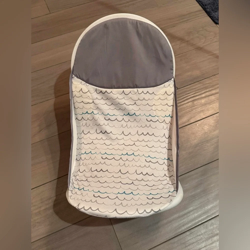Gray and White infant bath bed